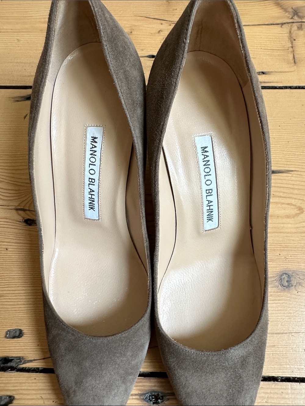 Manolo Blahnik Suede Block-Heel Pumps - Picture 4 of 10